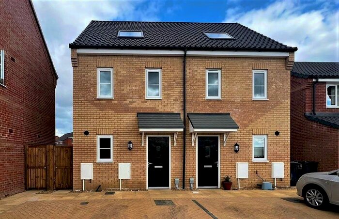 3 Bedroom Semi-Detached House To Rent In Sheppard Drove, Wymondham, NR18