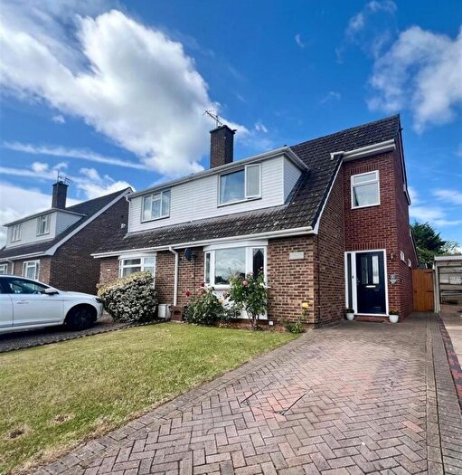 3 Bedroom Semi-Detached House For Sale In Nixon Court, Callow End, Worcester, WR2