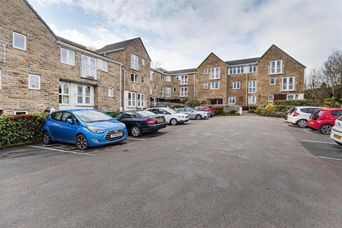 2 Bedroom Apartment For Sale In St. Stephens Fold, Lindley, Huddersfield, HD3