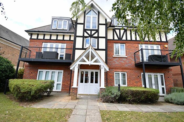 1 Bedroom Flat To Rent In Royal Court, Holders Hill Road, Mill Hill, NW7