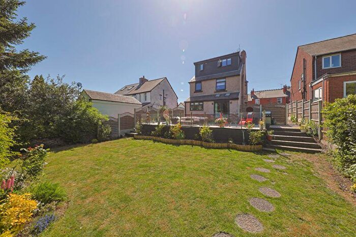 4 Bedroom Detached House For Sale In Chatsworth Road, Chesterfield, S40