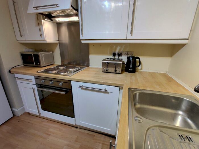 4 Bedroom Flat To Rent In Morrison Street, West End, Edinburgh, EH3