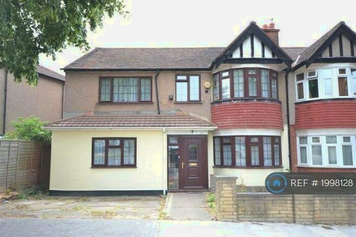 4 Bedroom Semi-Detached House To Rent In Kings Road, Harrow, HA2