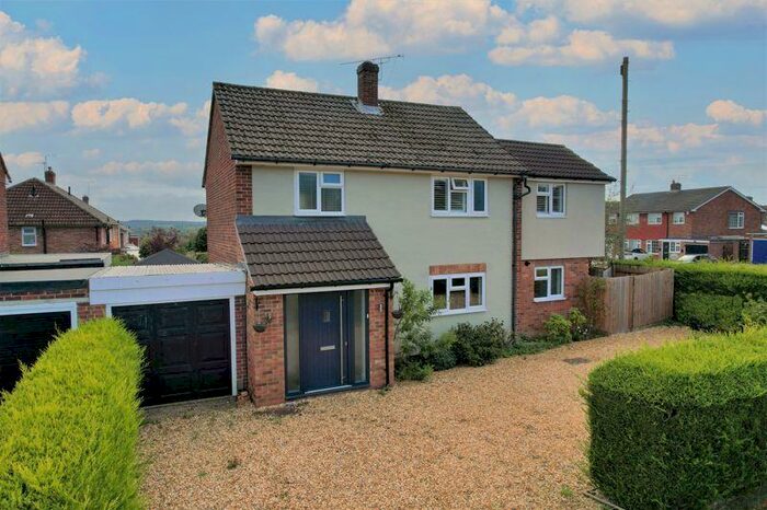 4 Bedroom Detached House To Rent In Laburnum Road, Farnham, GU9
