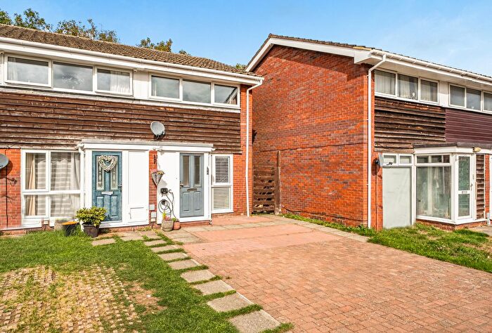 2 Bedroom End Of Terrace House For Sale In Chesterfield Drive, Sevenoaks, Kent, TN13