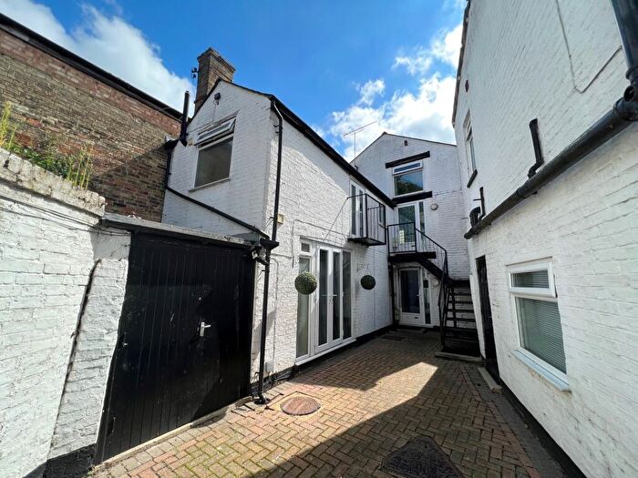 1 Bedroom Flat To Rent In Market Place, Ely, CB7