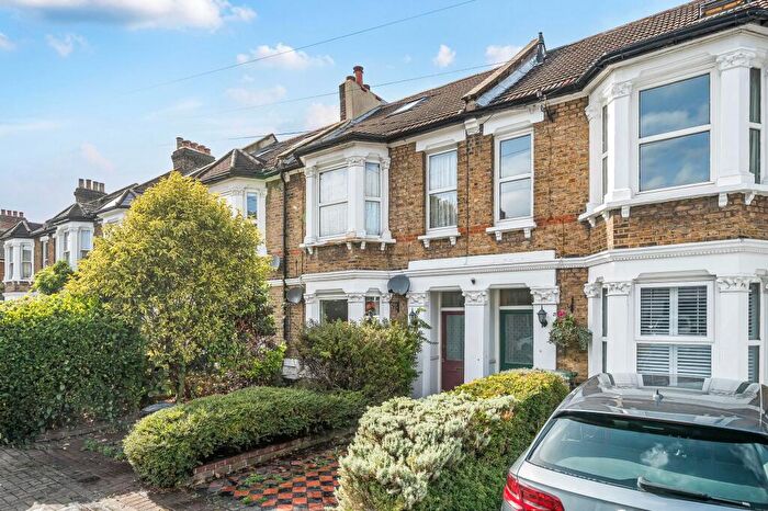2 Bedroom Flat For Sale In Birkbeck Road, Beckenham, BR3