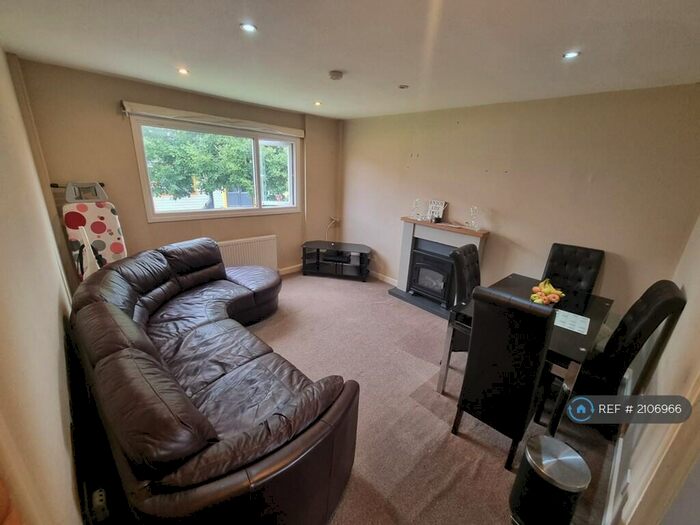 2 Bedroom Flat To Rent In Auckland Close, Nottingham, NG7