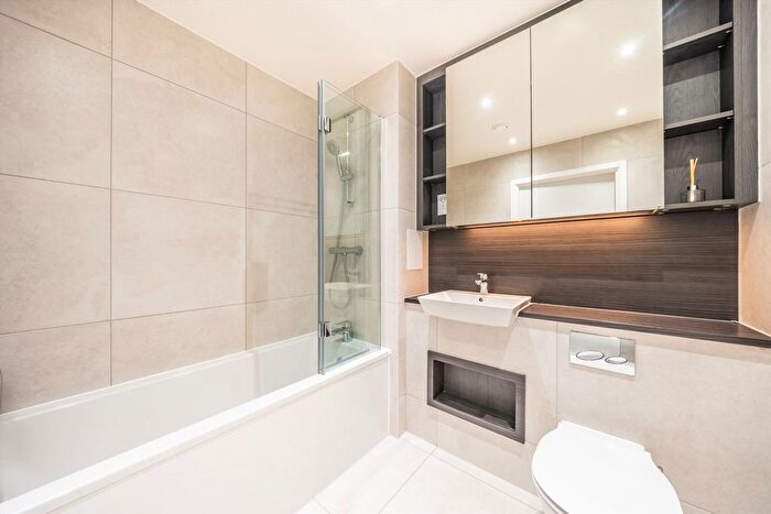 2 Bedroom Flat For Sale In Springfield Drive, Tooting, SW17