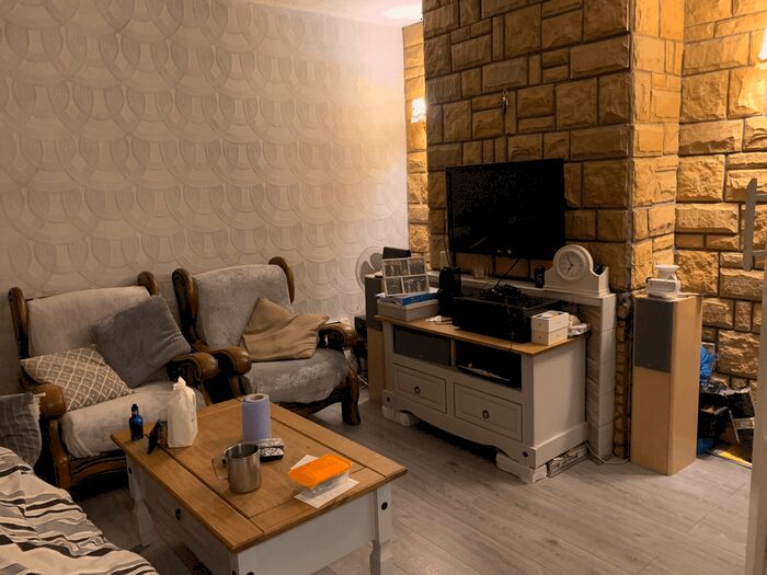 Semi-Detached House To Rent In North Hill Drive, Romford, RM3