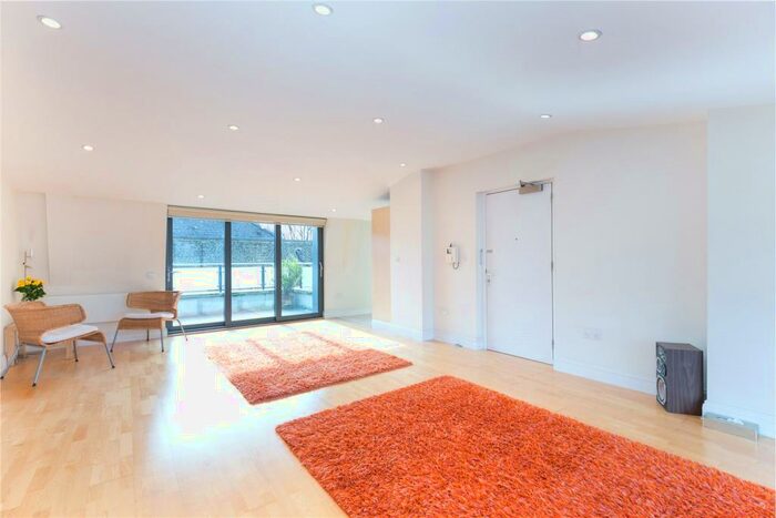 3 Bedroom Flat To Rent In Parkway, Camden, London, NW1