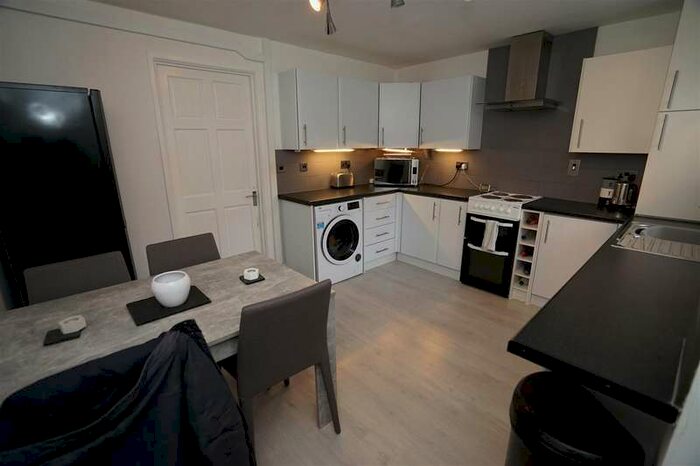 2 Bedroom Town House To Rent In Croxton Walk, Horwich, Bolton, BL6