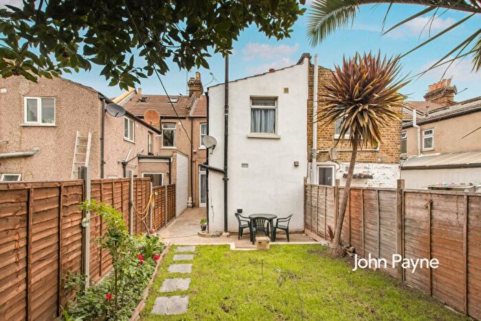 4 Bedroom Terraced House To Rent In Woolwich Road London, SE7