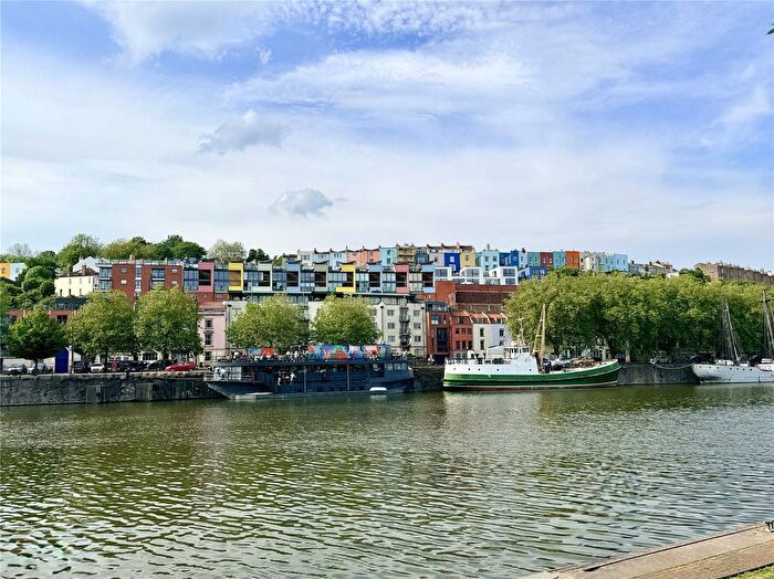 3 Bedroom Flat For Sale In Rope Walk, Harbourside, Bristol, BS1