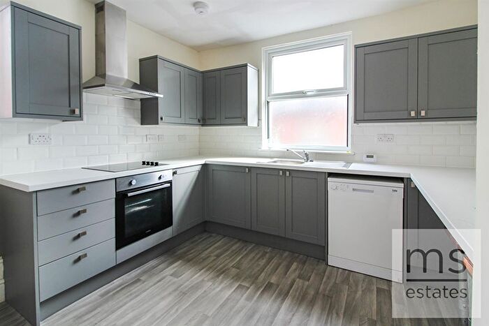 2 Bedroom Flat To Rent In Wellington Square, Nottingham, NG7