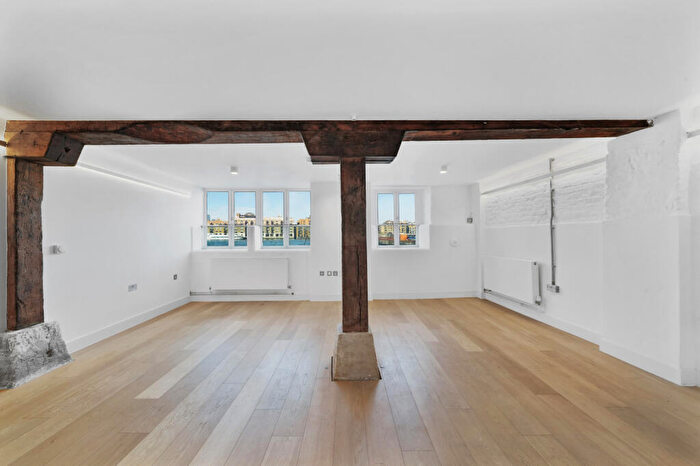 2 Bedroom Flat To Rent In Rotherhithe Street, Surrey Quays, SE16