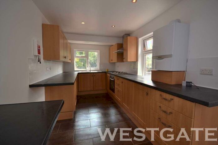 4 Bedroom End Of Terrace House To Rent In Swainstone Road, University Area, RG2
