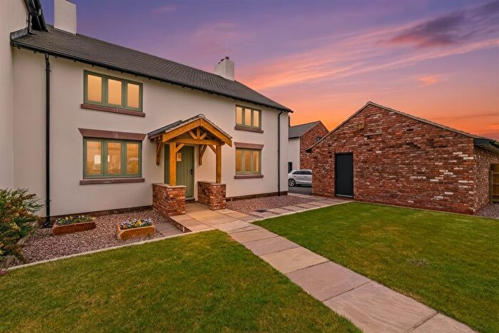 4 Bedroom Semi Detached House For Sale In Hollow Lane, Kingsley, Frodsham, WA6