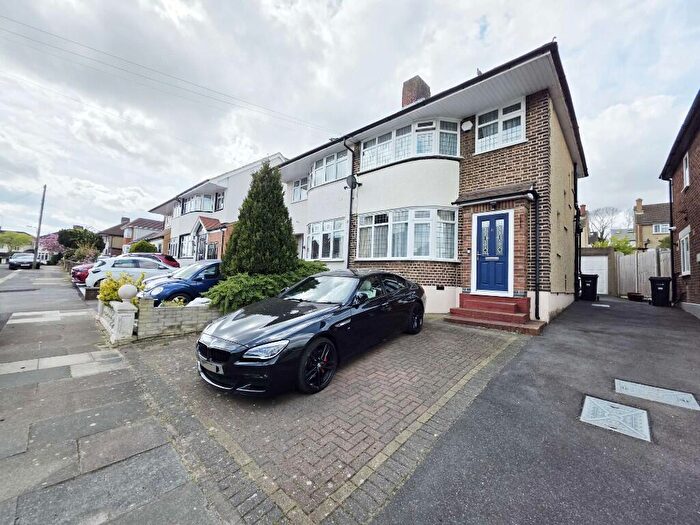 3 Bedroom Semi-Detached House To Rent In Merlin Grove, Ilford, London, IG6