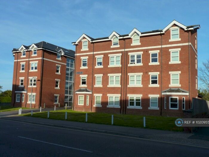 2 Bedroom Flat To Rent In Preston Court, Eastbourne, BN21