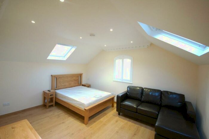 Studio To Rent In Russell Street, Reading, RG1