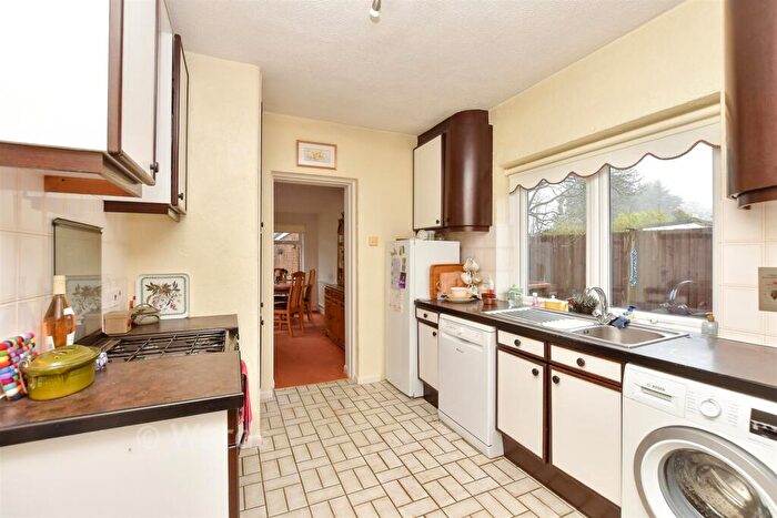 2 Bedroom Detached Bungalow For Sale In Cambridge Road, Wigmore, Gillingham, Kent, ME8