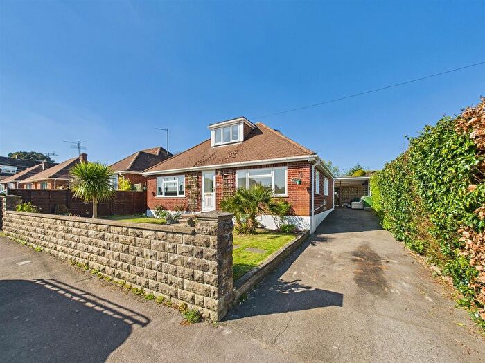 3 Bedroom Detached Bungalow For Sale In Orchard Close, Tilehurst, Reading, RG31