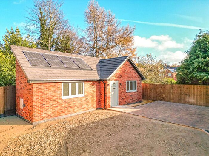 2 Bedroom Detached Bungalow For Sale In Hollycroft, Hinckley, LE10