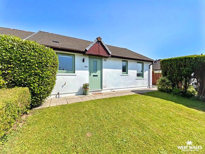 2 Bedroom Semi-Detached Bungalow For Sale In Oakfield Drive, Kilgetty, SA68