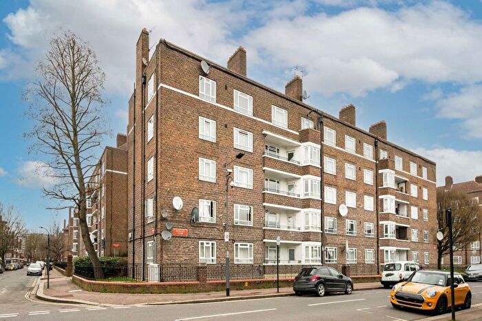 1 Bedroom Flat To Rent In Havelock Close, Shepherds Bush, W12