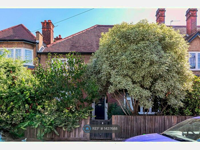 2 Bedroom Flat To Rent In West Court, London, N8