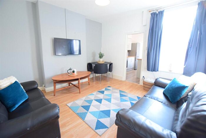 3 Bedroom Terraced House To Rent In Rasen Lane - Bedroom Terraced House, LN1