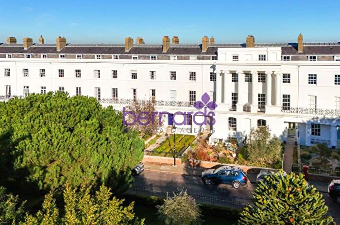 2 Bedroom Duplex For Sale In Crescent Road, Alverstoke, Gosport, PO12