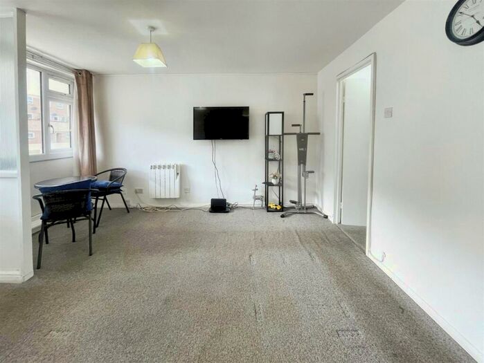 1 Bedroom Flat To Rent In Peartree Close, South Ockendon, RM15