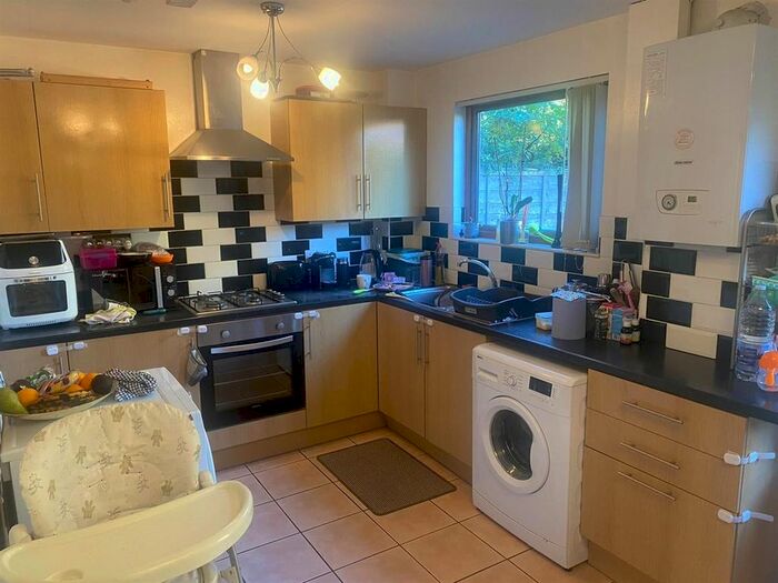 3 Bedroom Semi-Detached House To Rent In Edmund Road, Cowley, Oxford, OX4