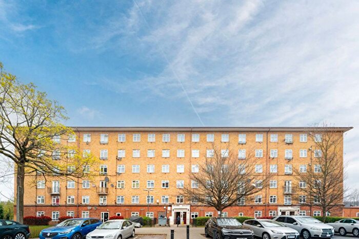 3 Bedroom Flat For Sale In Lansdowne Green, Nine Elms, London, SW8