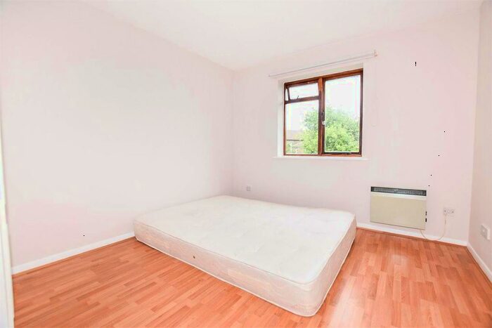 1 Bedroom Flat To Rent In University Road, Colliers Wood, SW19