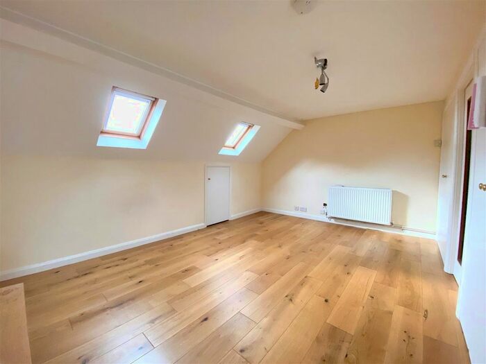 Studio To Rent In West Parade, Dunstable, LU6
