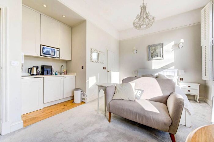 Studio For Sale In Fulham Road, Chelsea, London, SW10