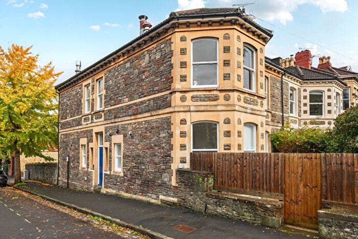 2 Bedroom Flat For Sale In Carnarvon Road, Redland, Bristol, BS6