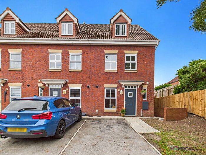 3 Bedroom Town House For Sale In Cook's Gardens Keyingham, HU12