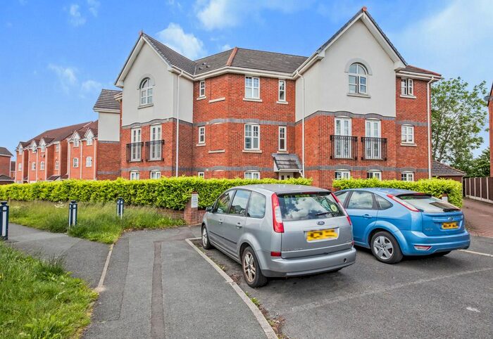 2 Bedroom Flat To Rent In Cromwell Avenue, Stockport, Greater Manchester, SK5