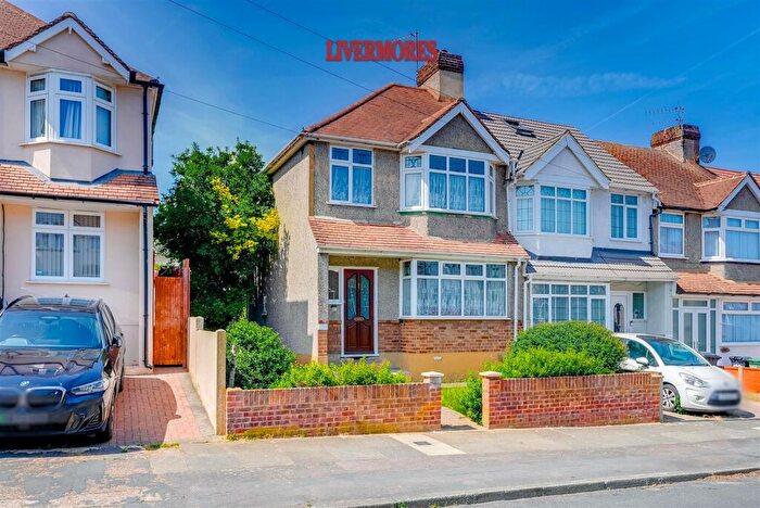 3 Bedroom End Of Terrace House For Sale In Ashen Drive, Dartford, DA1