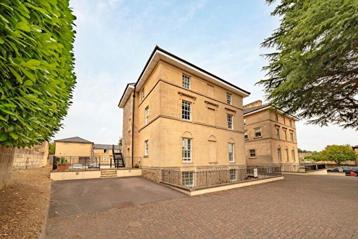 2 Bedroom Flat For Sale In Newbridge Road, Bath, BA1