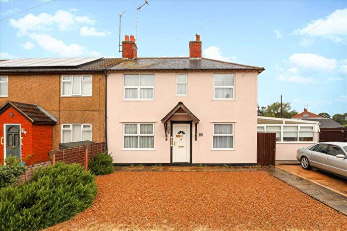 3 Bedroom Semi-Detached House For Sale In Station Road, Burton Latimer, NN15