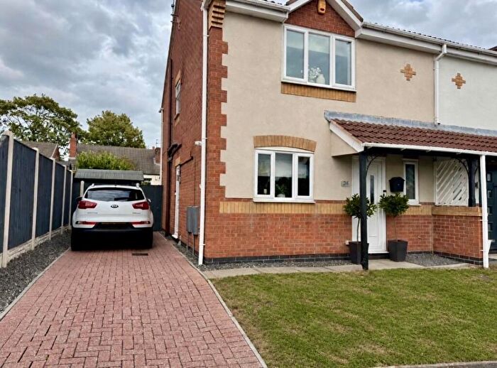 3 Bedroom Semi-Detached House For Sale In Farnsworth Grove, Huthwaite, NG17