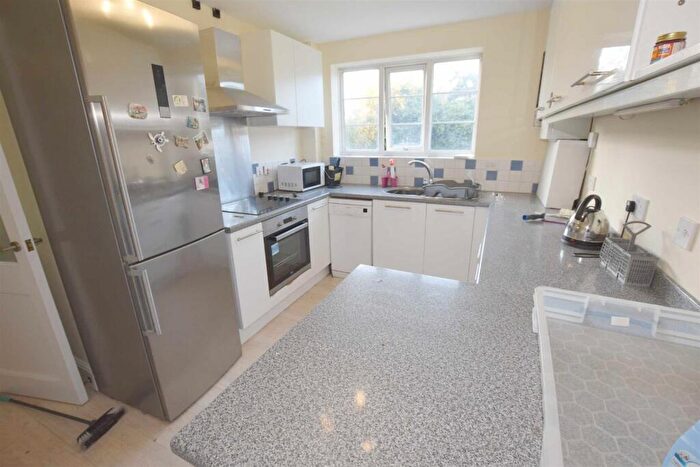 2 Bedroom Flat To Rent In Mallow Mead, Mill Hill, NW7