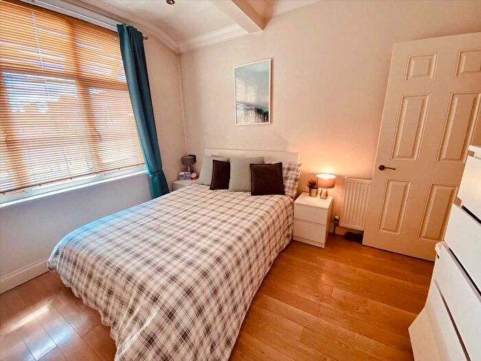 1 Bedroom Flat To Rent In Hanger Lane (First Floor), First Floor, Ealing, W5