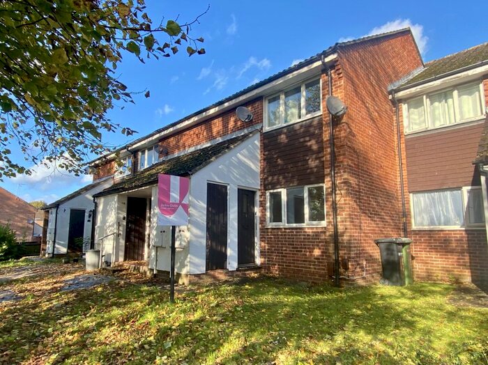 1 Bedroom Maisonette To Rent In Randalls Way, Leatherhead, KT22