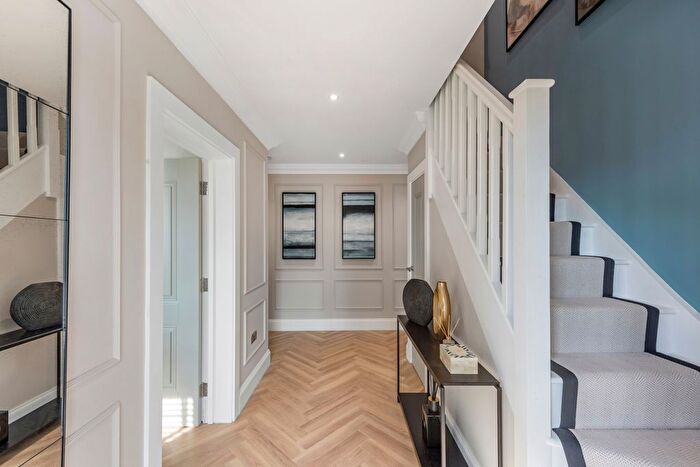 2 Bedroom Detached House For Sale In Barley Mow Lane, St.Albans, AL4